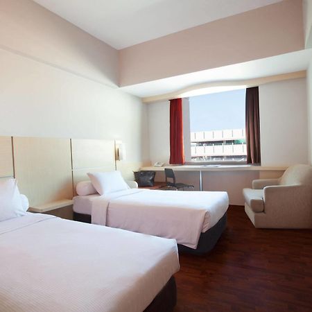 Ibis Mangga Dua Hotel Jakarta Exterior photo
