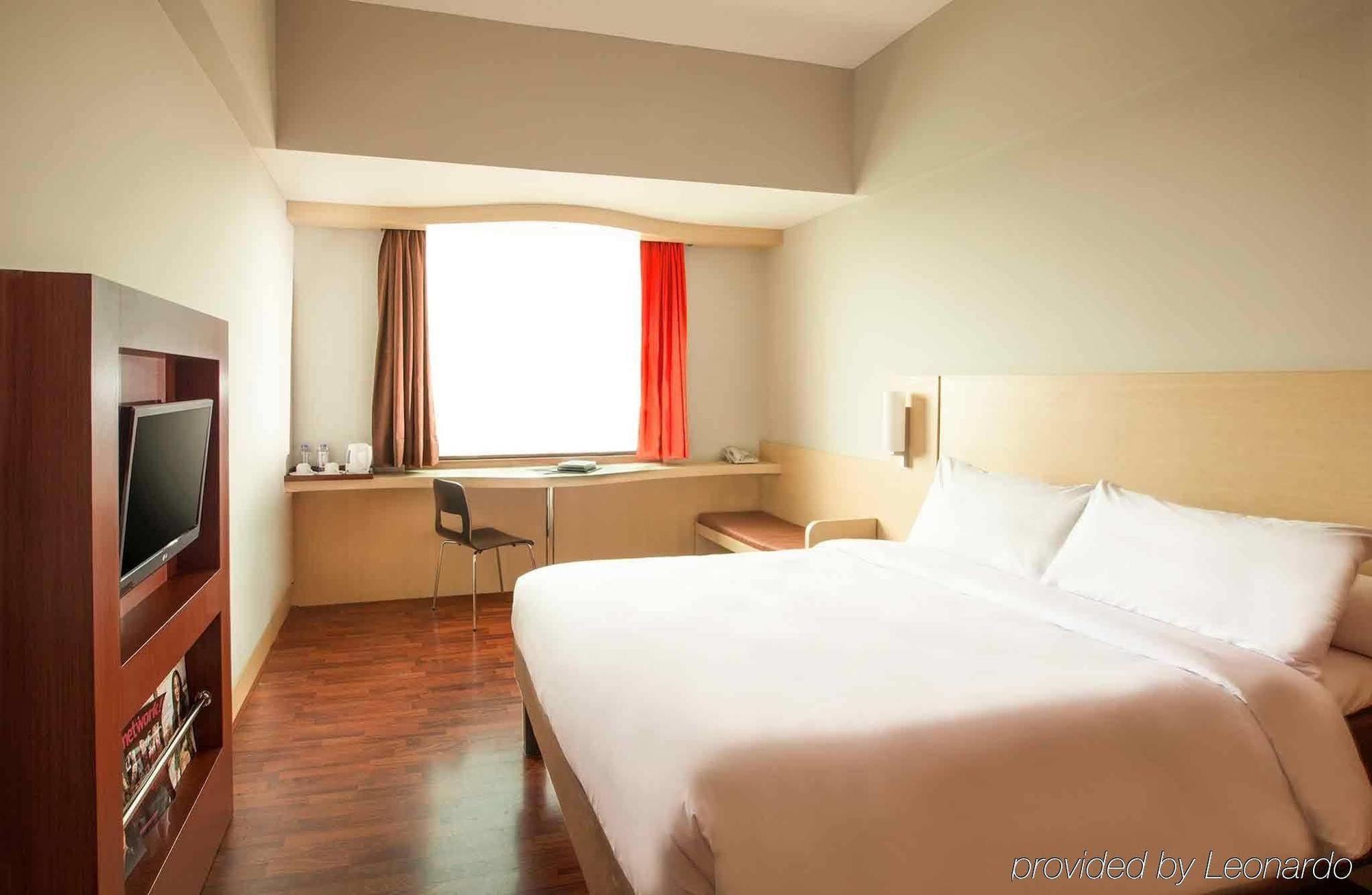 Ibis Mangga Dua Hotel Jakarta Exterior photo