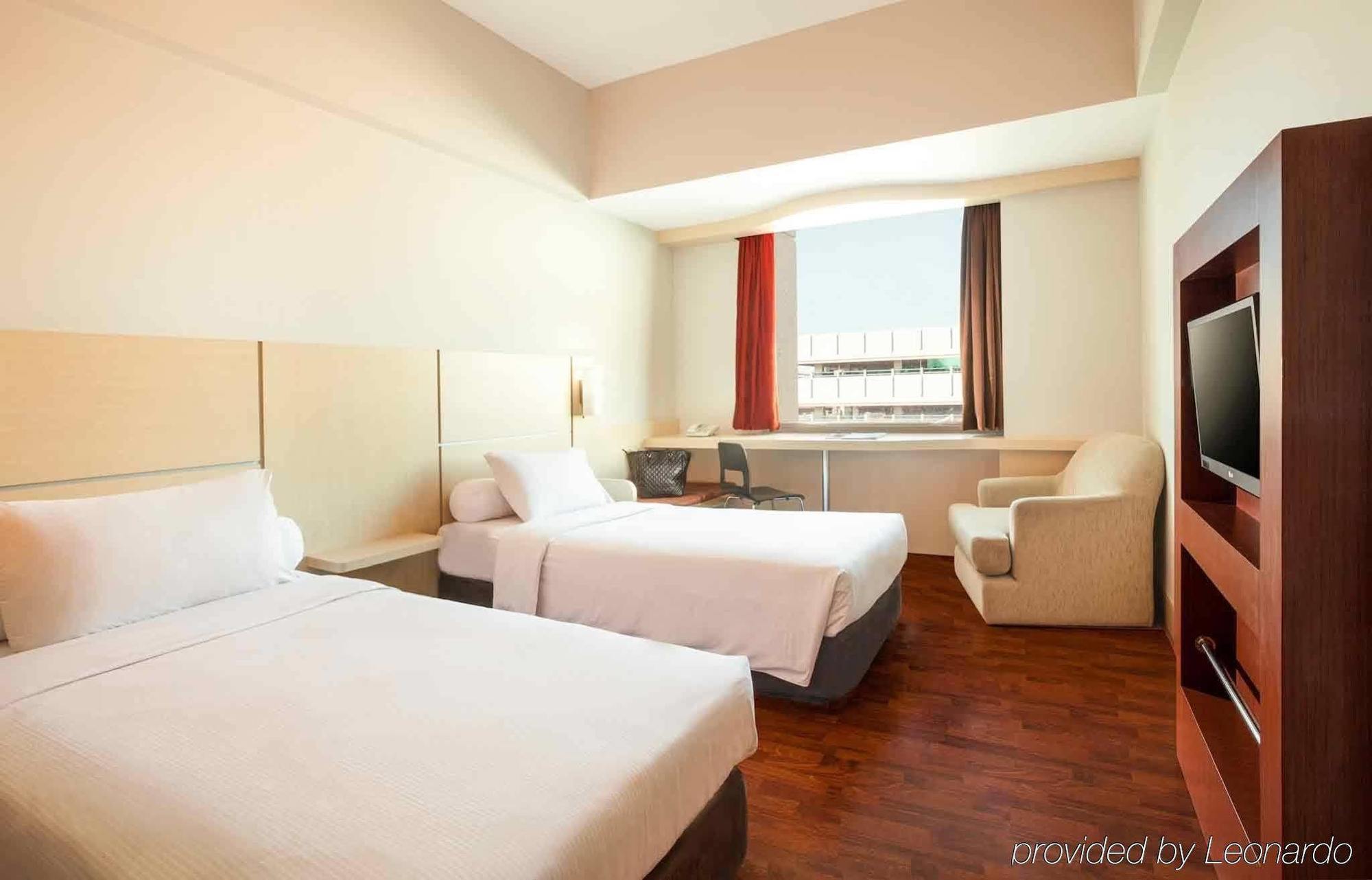 Ibis Mangga Dua Hotel Jakarta Exterior photo